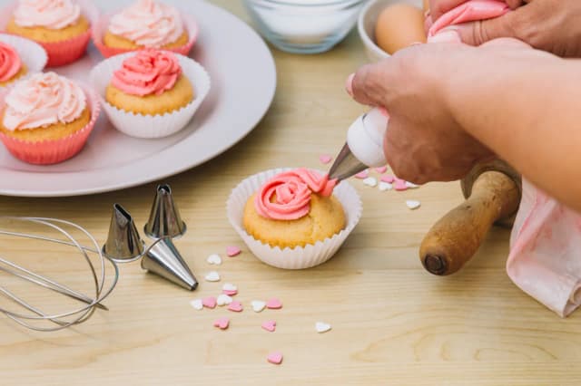 Jak nadziewać muffinki po upieczeniu, aby uniknąć bałaganu i rozczarowania Jak nadziewać muffinki po upieczeniu, aby uniknąć bałaganu i rozczarowania
