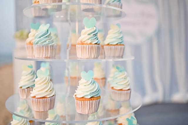 Jak zrobić tort z muffinek – proste przepisy na pyszny deser Jak zrobić tort z muffinek – proste przepisy na pyszny deser