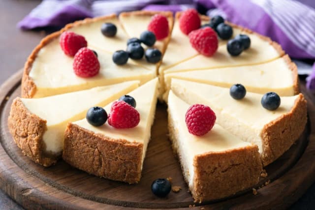 Jak zrobić, żeby sernik był puszysty? Sprawdzone sposoby i triki Jak zrobić, żeby sernik był puszysty? Sprawdzone sposoby i triki