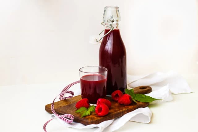 Jak się robi sok malinowy - prosty przepis, który zachwyci smakiem Jak się robi sok malinowy - prosty przepis, który zachwyci smakiem