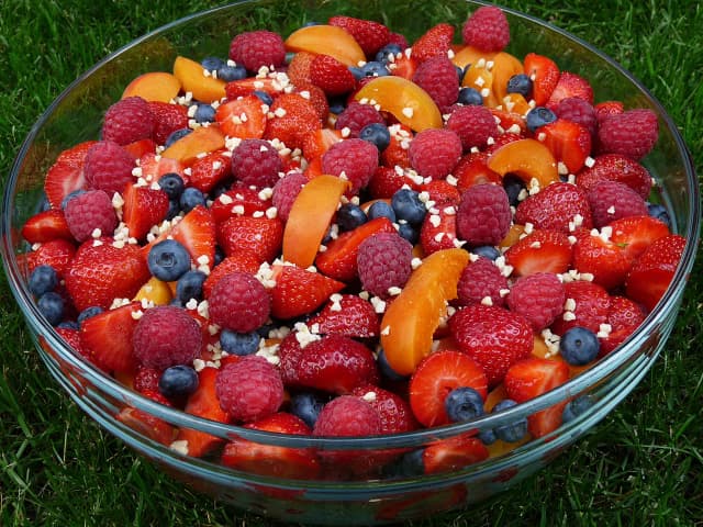 Najlepsze sosy do sałatki owocowej – proste przepisy i zdrowe alternatywy bez cukru Najlepsze sosy do sałatki owocowej – proste przepisy i zdrowe alternatywy bez cukru