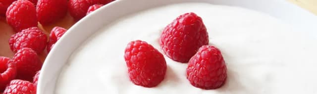 Ile kcal ma jogurt owocowy? Sprawdź, co naprawdę zawiera! Ile kcal ma jogurt owocowy? Sprawdź, co naprawdę zawiera!