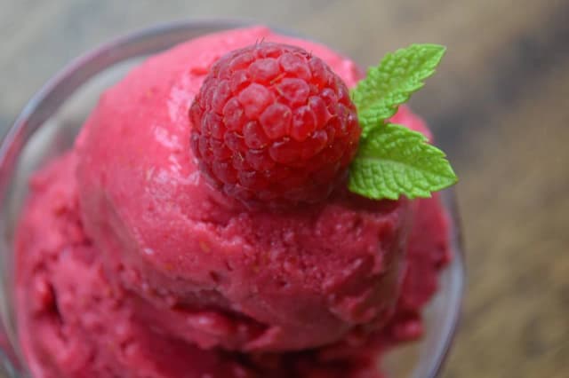 Jak zrobić sorbet owocowy - prosty przepis na orzeźwiający deser Jak zrobić sorbet owocowy - prosty przepis na orzeźwiający deser