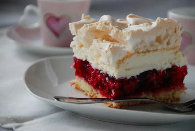 Ile piec bezę do malinowej chmurki? Prosty przepis bez błędów i idealny efekt Ile piec bezę do malinowej chmurki? Prosty przepis bez błędów i idealny efekt