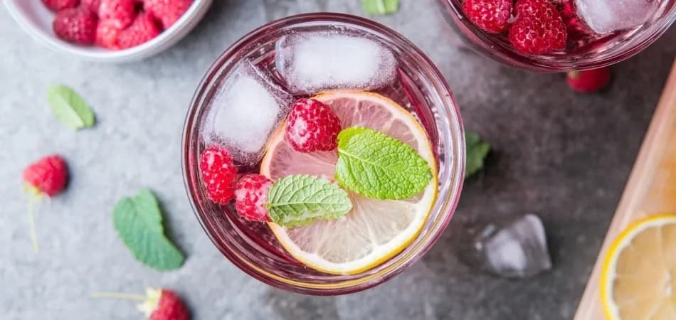 Jak zrobić lemoniadę malinową - łatwy przepis na orzeźwienie latem Jak zrobić lemoniadę malinową - łatwy przepis na orzeźwienie latem