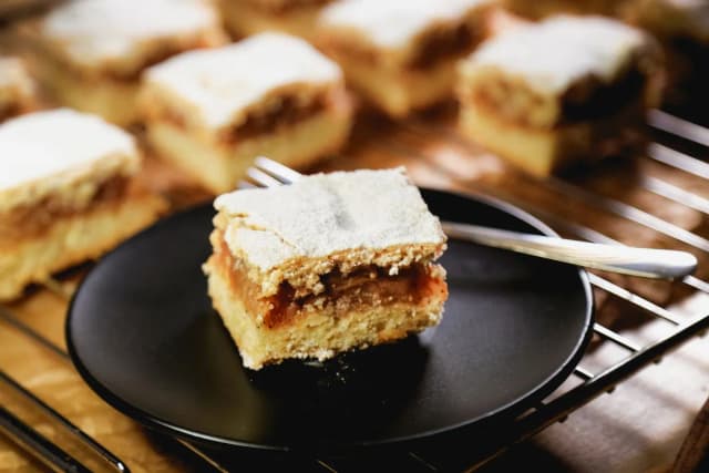 Czy szarlotka tuczy? Odkryj prawdę o kaloriach i zdrowiu Czy szarlotka tuczy? Odkryj prawdę o kaloriach i zdrowiu