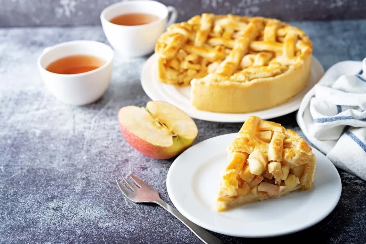 Jak zrobić ciasto kruche na szarlotkę, by uniknąć zakalca? Jak zrobić ciasto kruche na szarlotkę, by uniknąć zakalca?