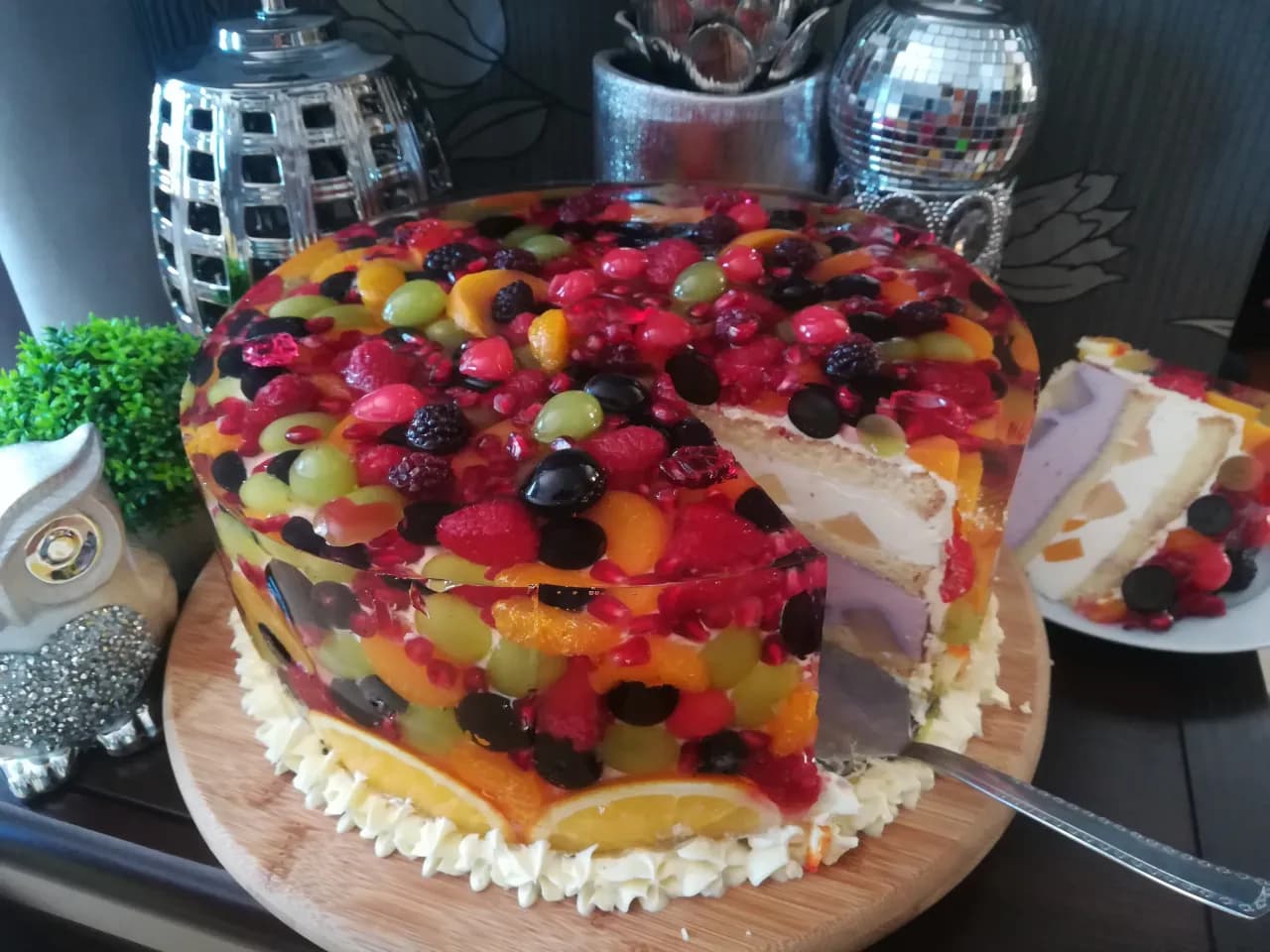 Jak zrobić pyszny tort owocowy? Prosty przepis i porady dekoracyjne Jak zrobić pyszny tort owocowy? Prosty przepis i porady dekoracyjne